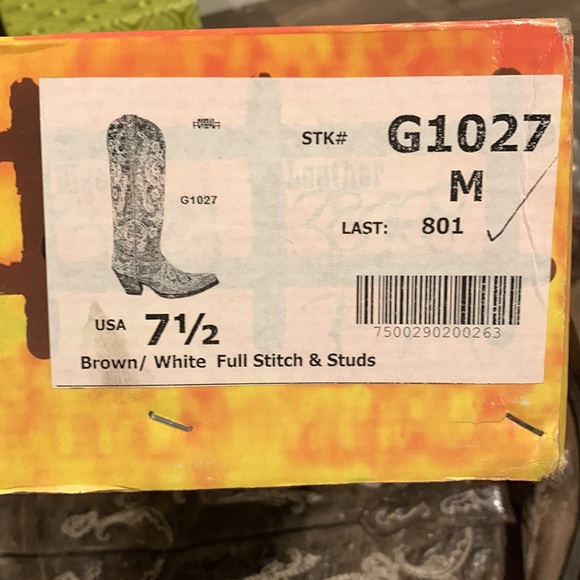 Corral, distressed brown Embroidery/Studs cowboy boots. Special Edition - Picture 7 of 8